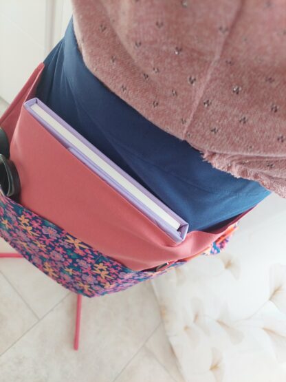 Tablier de maitresse / Atsem bleu, rose et fleuri – Image 4