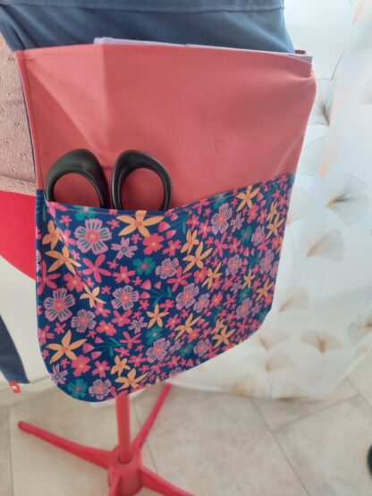 Tablier de maitresse / Atsem bleu, rose et fleuri – Image 5