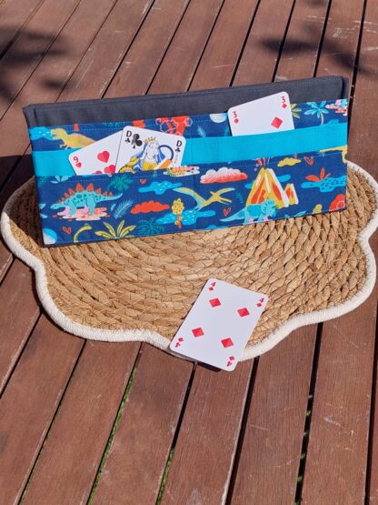 Porte cartes à jouer pour enfants _ dinosaures Support pratique pour jeux de cartes en famille – Image 2