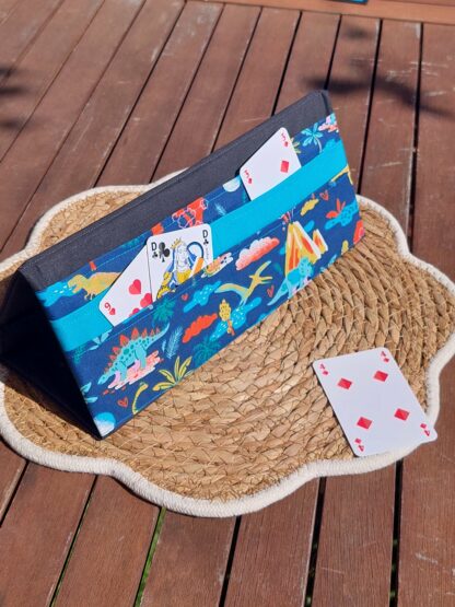 Porte cartes à jouer pour enfants _ dinosaures Support pratique pour jeux de cartes en famille – Image 4