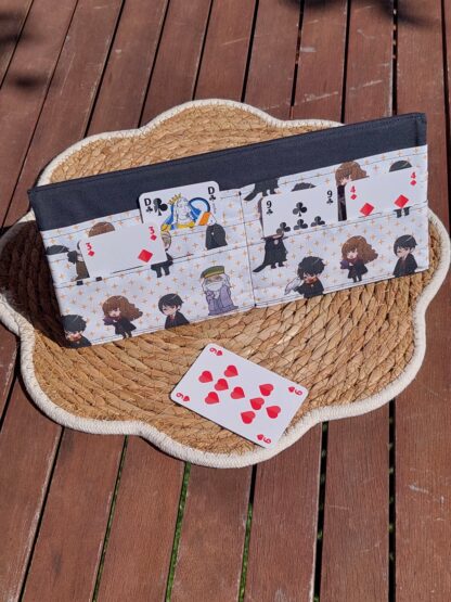 Porte cartes à jouer pour enfants _ Magie / magicien / sorcier - Support pratique pour jeux de cartes en famille – Image 2