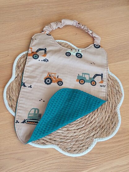 Bavoir maternelle - tissu engins et éponge nid d'abeille bleu canard – Image 6
