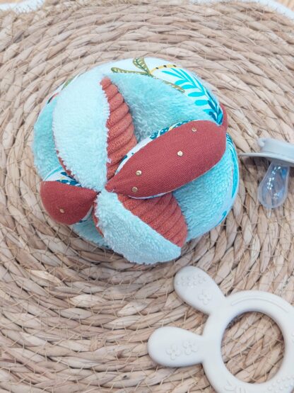 Balle Montessori en stock - pirate jungle - bleu/terracotta - expédition sous 24h – Image 6
