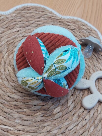 Balle Montessori en stock - pirate jungle - bleu/terracotta - expédition sous 24h – Image 2