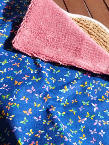 Serviette visage bleu / papillon - éponge bambou rose – Image 2