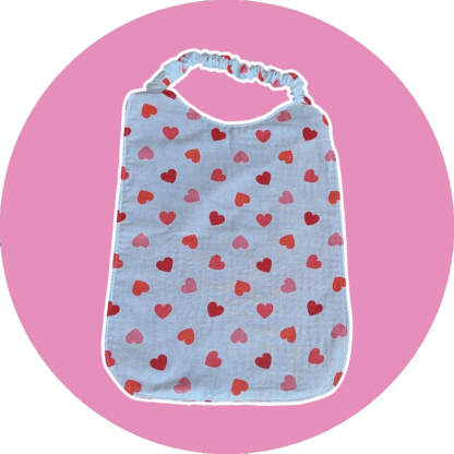 Bavoir maternelle - tissu coeur et nid d'abeille rouge