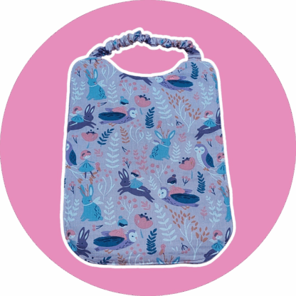 Bavoir maternelle - tissu féérique hiboux / lapins et nid d'abeille mauve