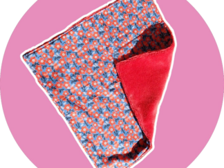 Serviette visage à fleurs rouge et grise - éponge bambou rouge