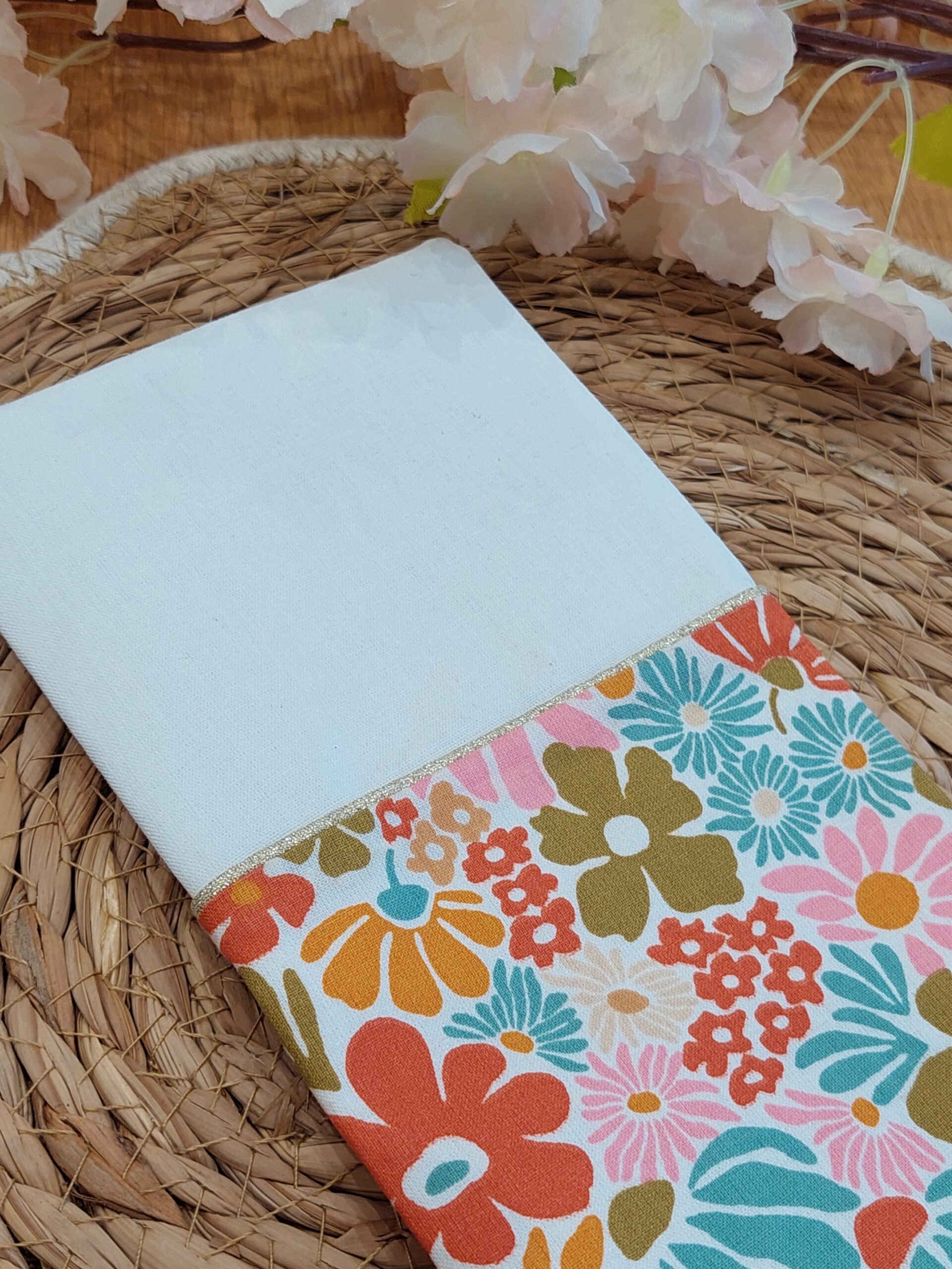 Protège livret de famille - blanc et fleurs rétro - personnalisable - expédition sous 24h – Image 5