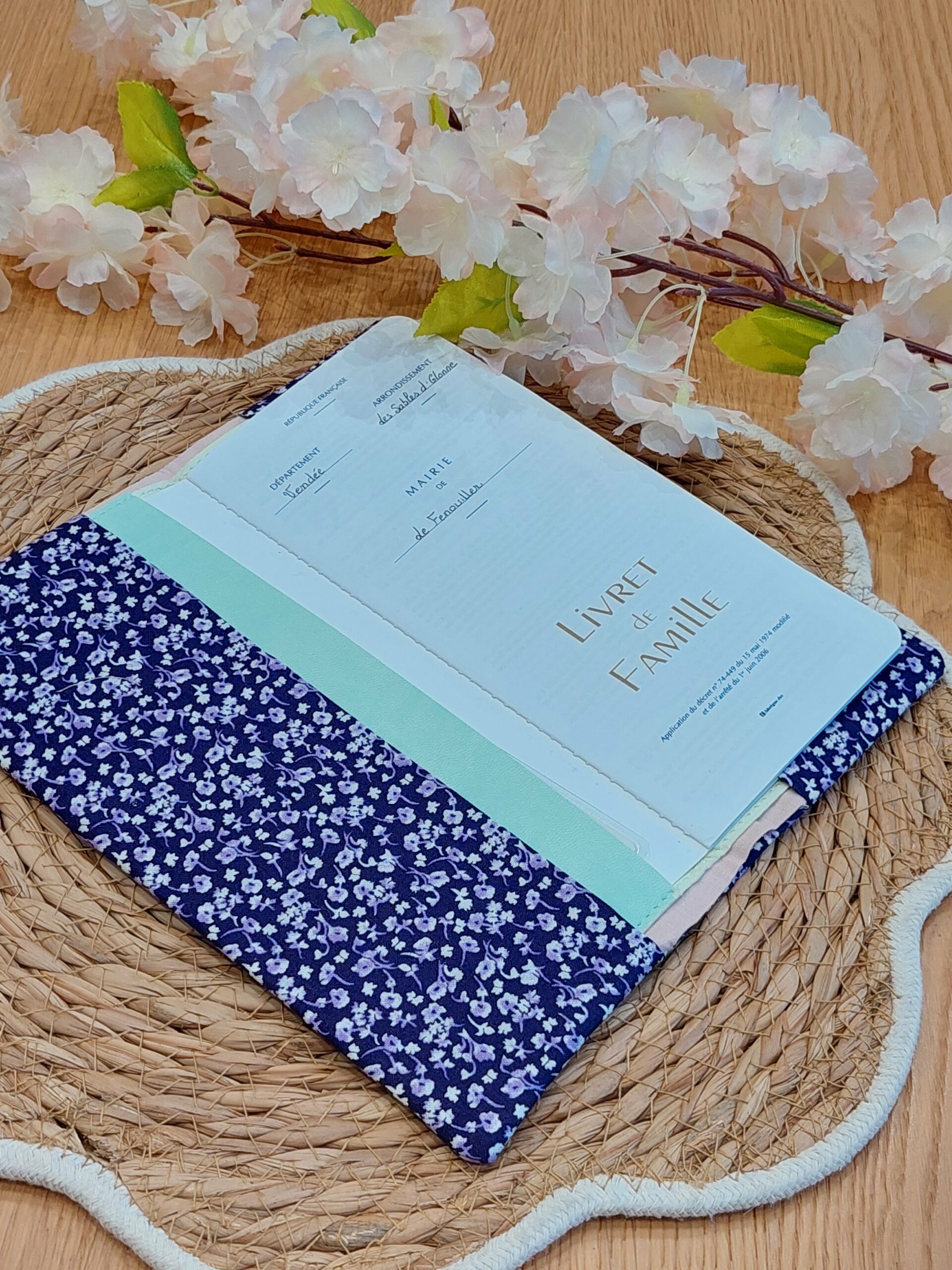 Protège livret de famille - rose pâle et fleurs violettes - personnalisable - expédition sous 24h – Image 4