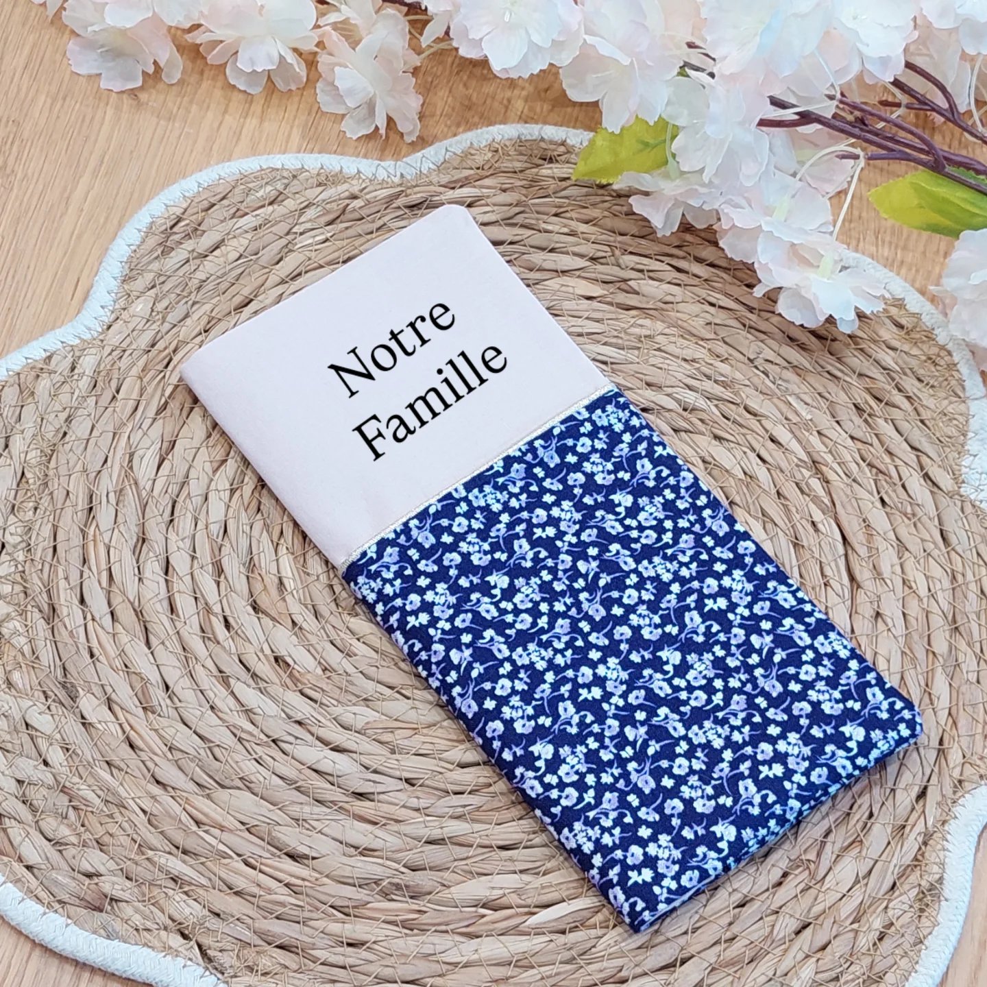 Protège livret de famille - rose pâle et fleurs violettes - personnalisable - expédition sous 24h – Image 3