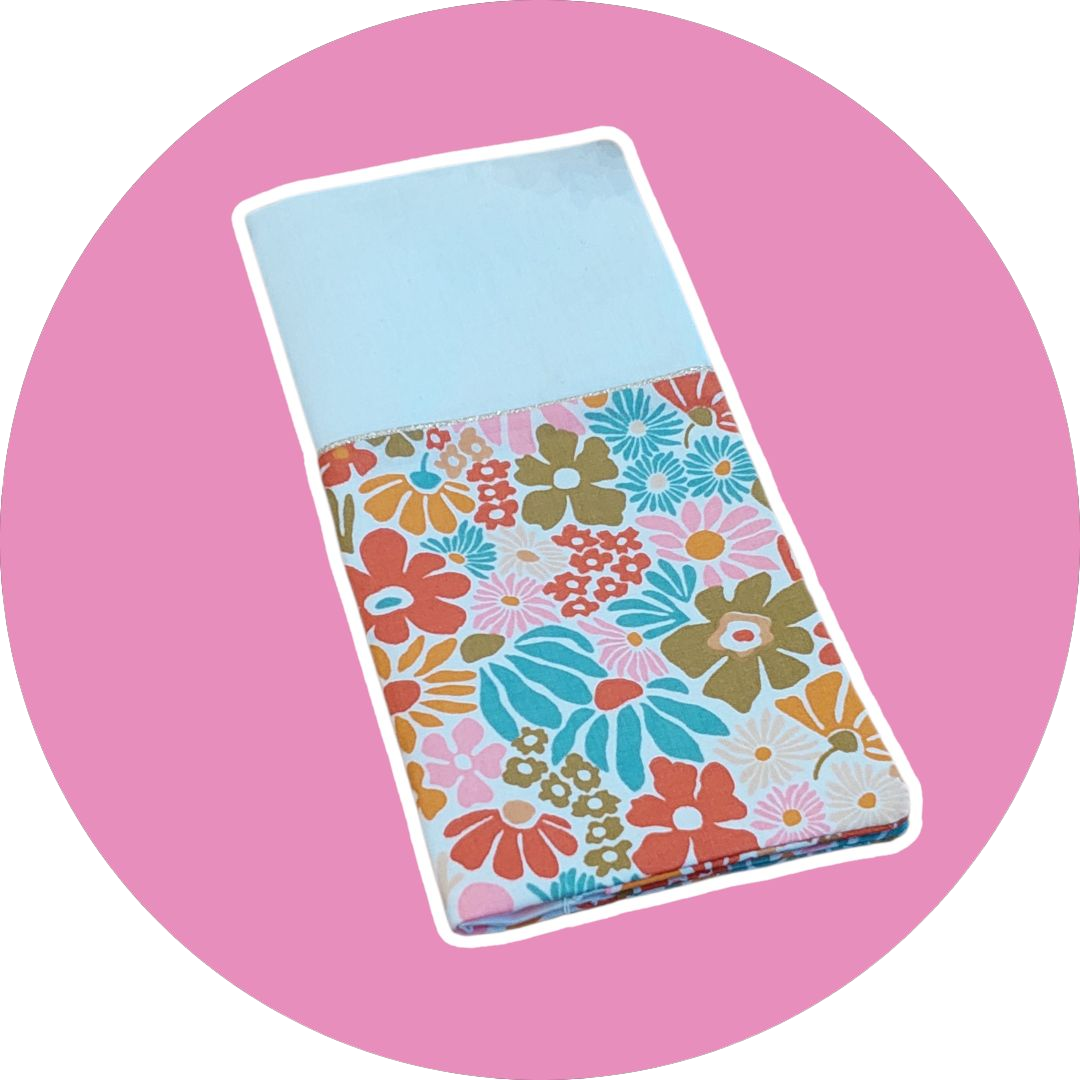 Protège livret de famille - blanc et fleurs rétro - personnalisable - expédition sous 24h