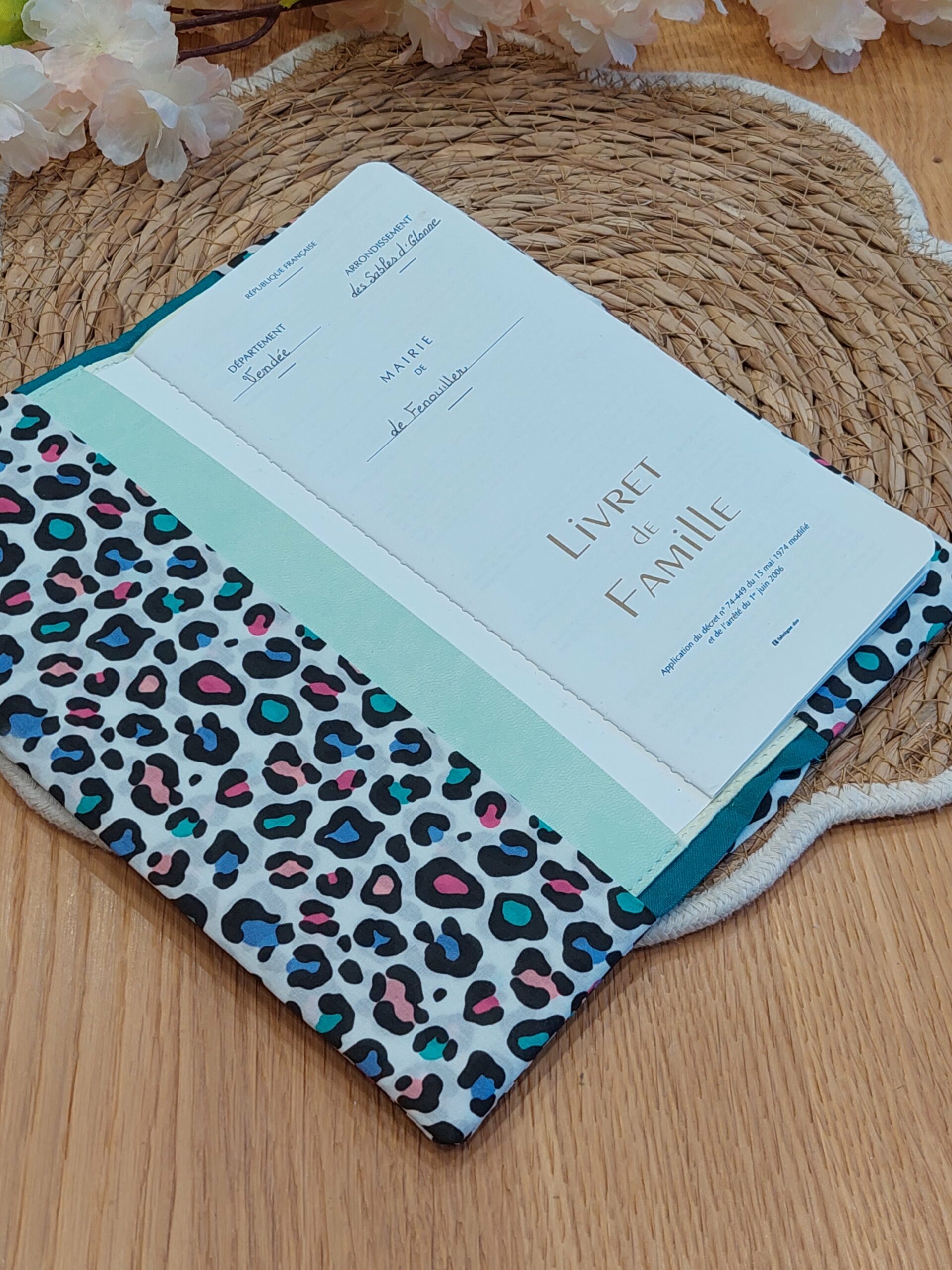 Protège livret de famille - turquoise et léopard multicolore - personnalisable - expédition sous 24h – Image 6