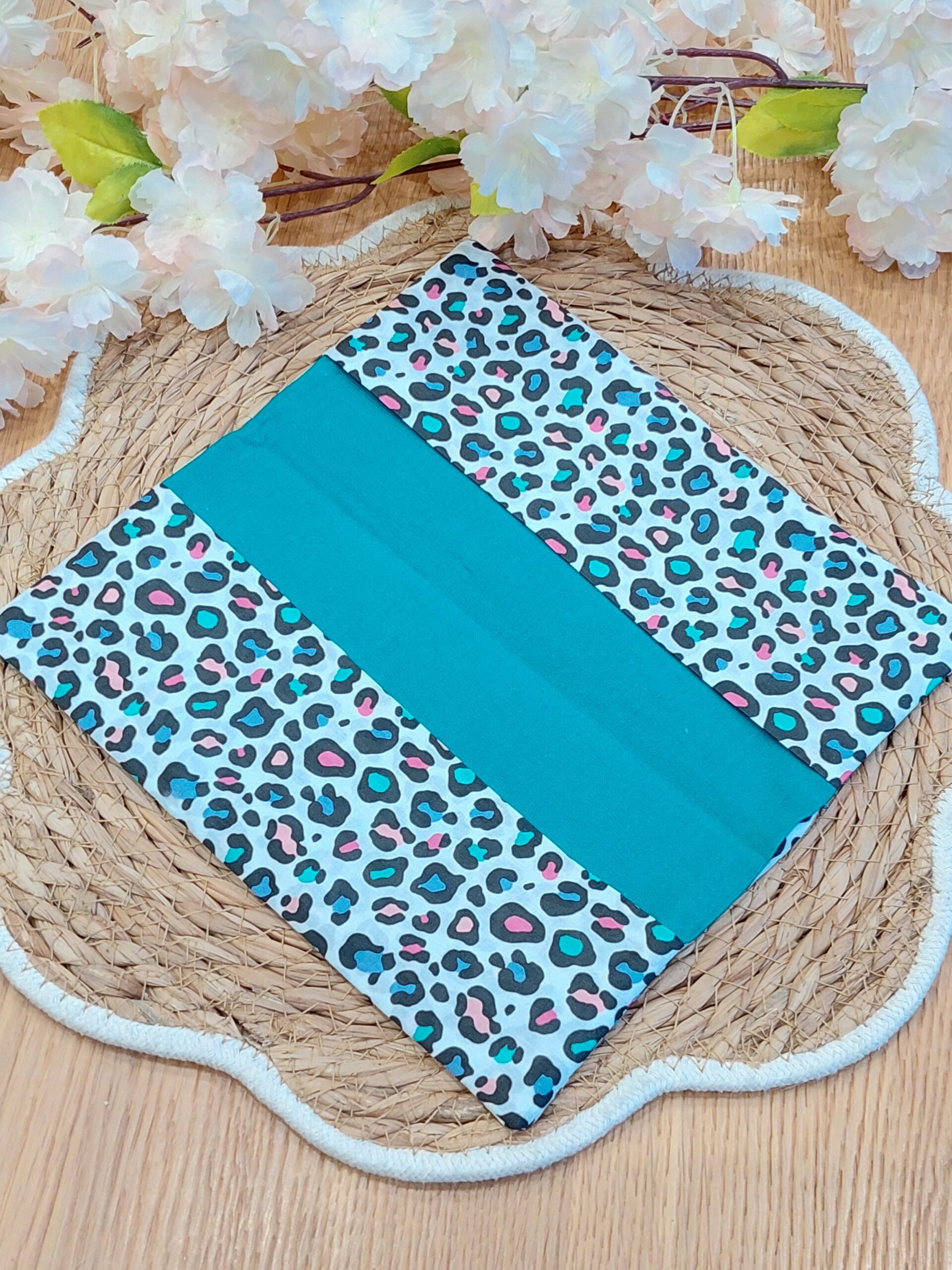 Protège livret de famille - turquoise et léopard multicolore - personnalisable - expédition sous 24h – Image 5