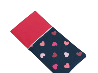 Protège livret de famille - rouge et noir avec des coeurs - personnalisable - expédition sous 24h