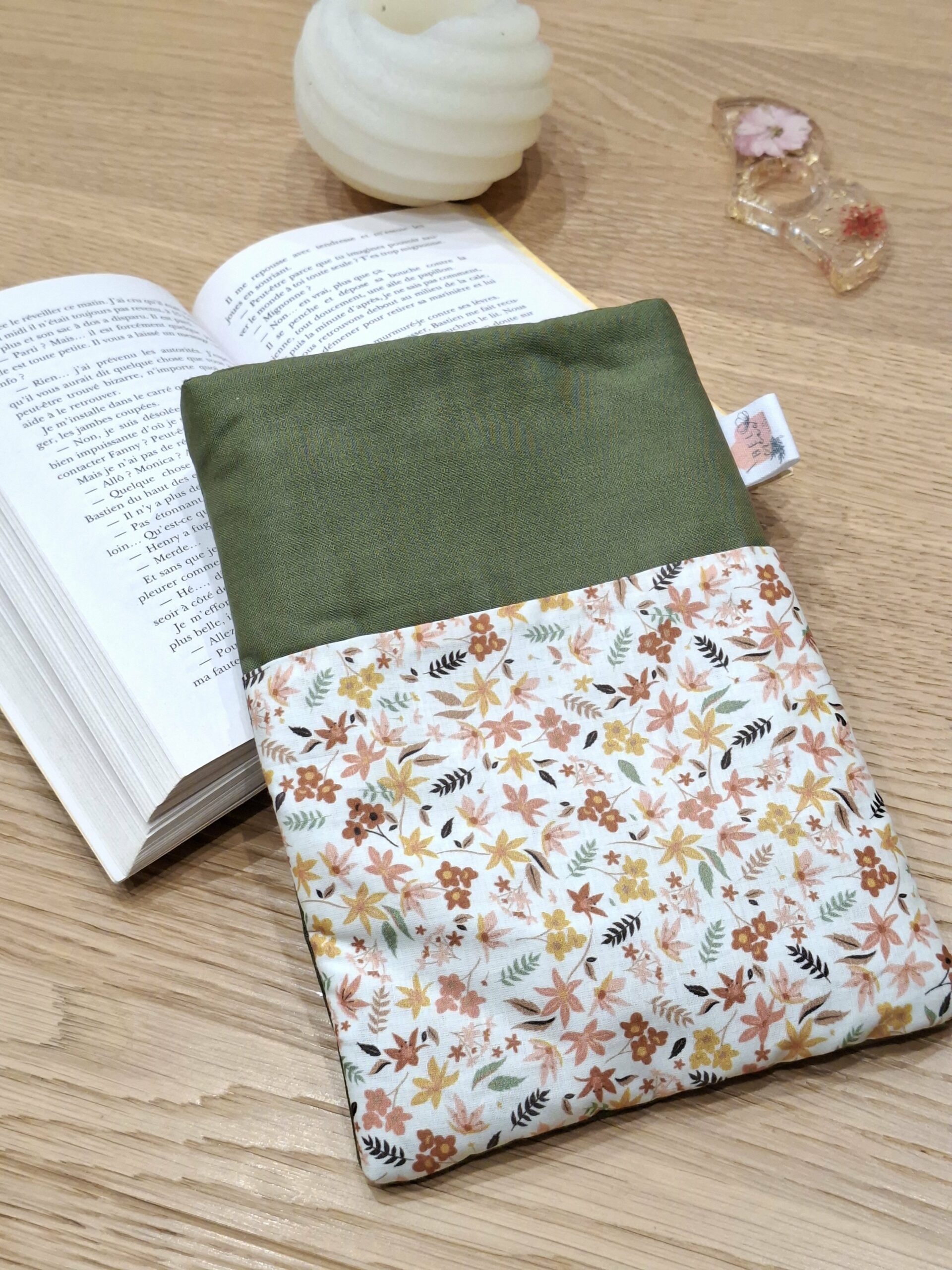 Protège livres de poche et liseuse - kaki et fleuri - personnalisable - expédition sous 24h – Image 4