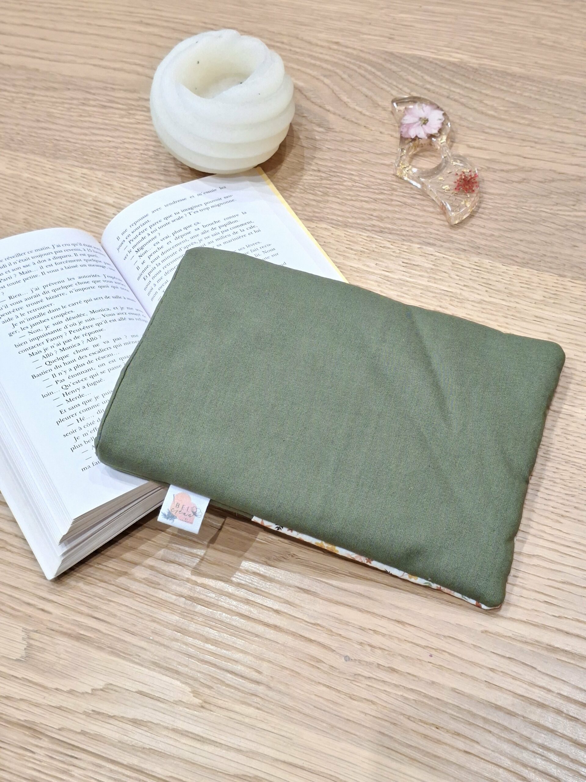 Protège livres de poche et liseuse - kaki et fleuri - personnalisable - expédition sous 24h – Image 2